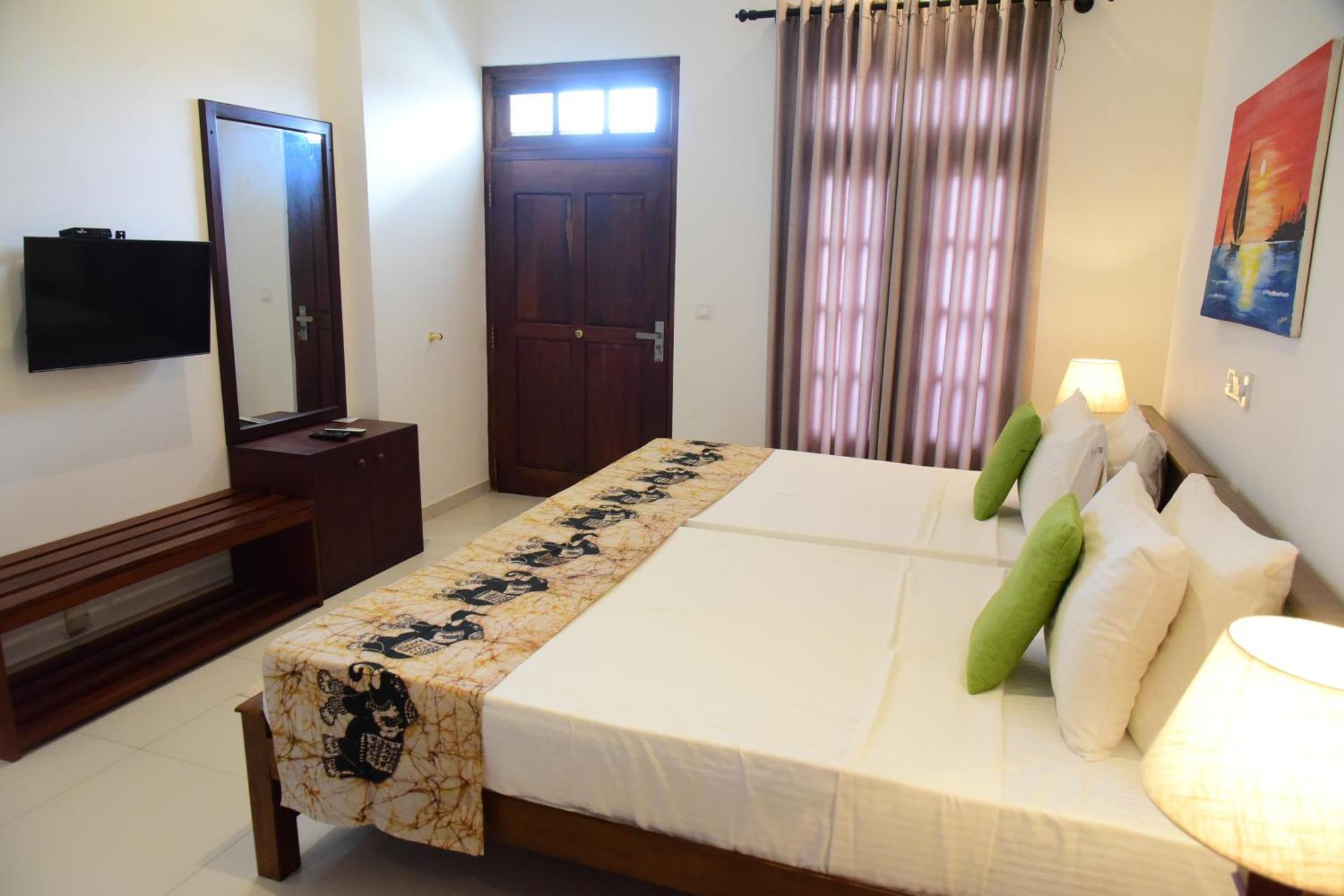 Tranquil Hotel Hikkaduwa Buitenkant foto