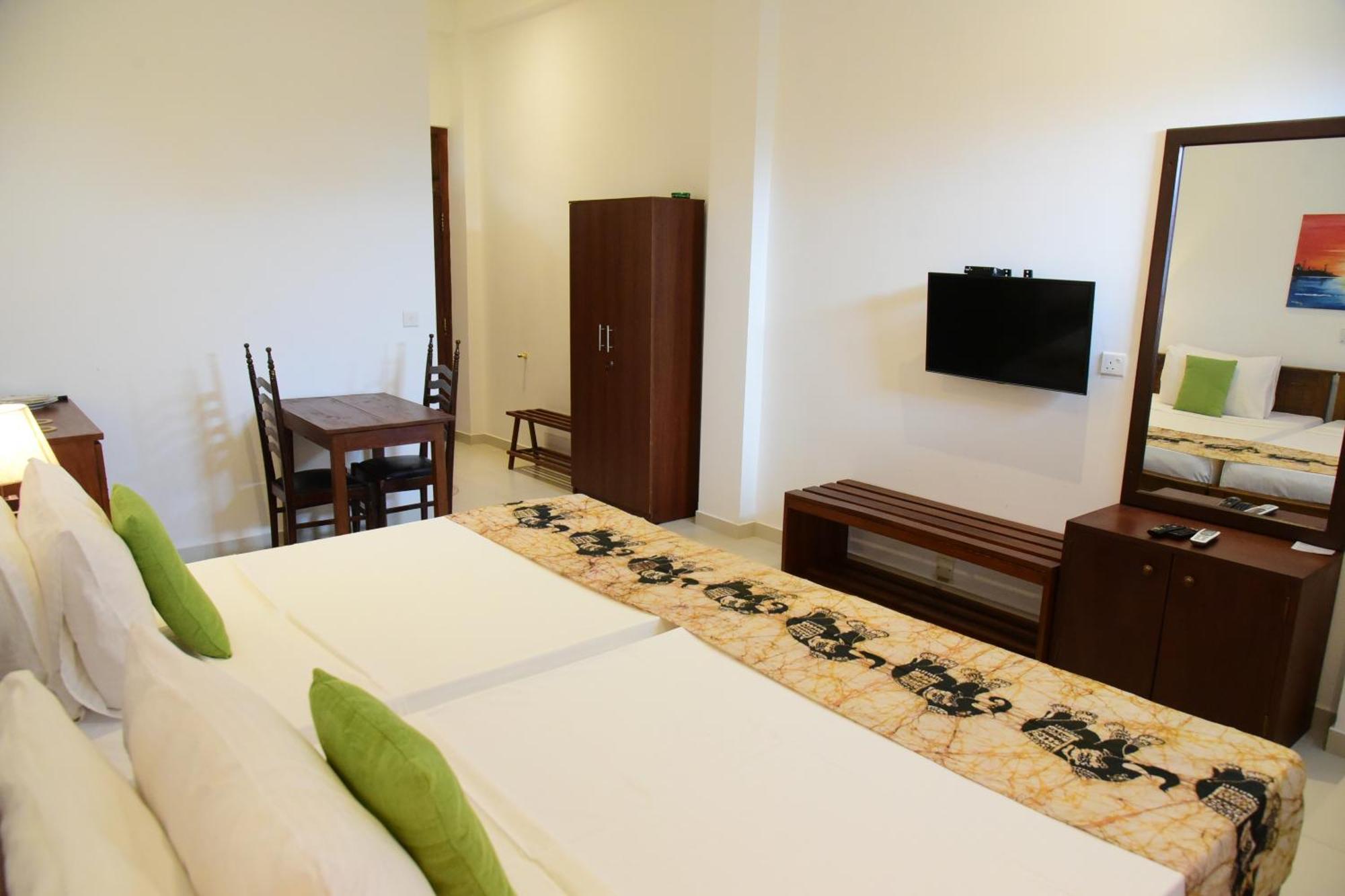 Tranquil Hotel Hikkaduwa Buitenkant foto