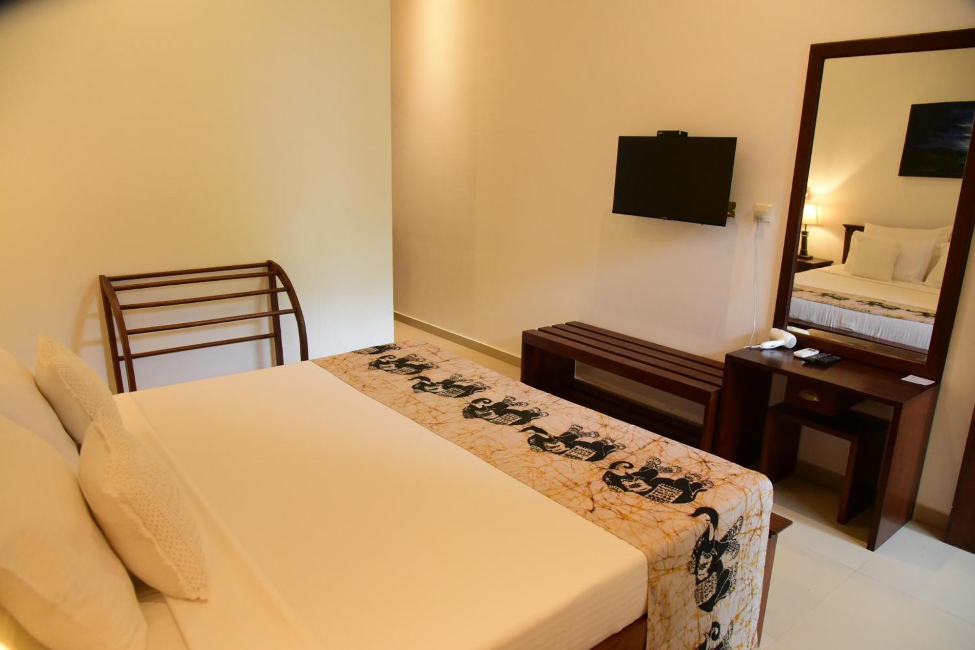 Tranquil Hotel Hikkaduwa Buitenkant foto